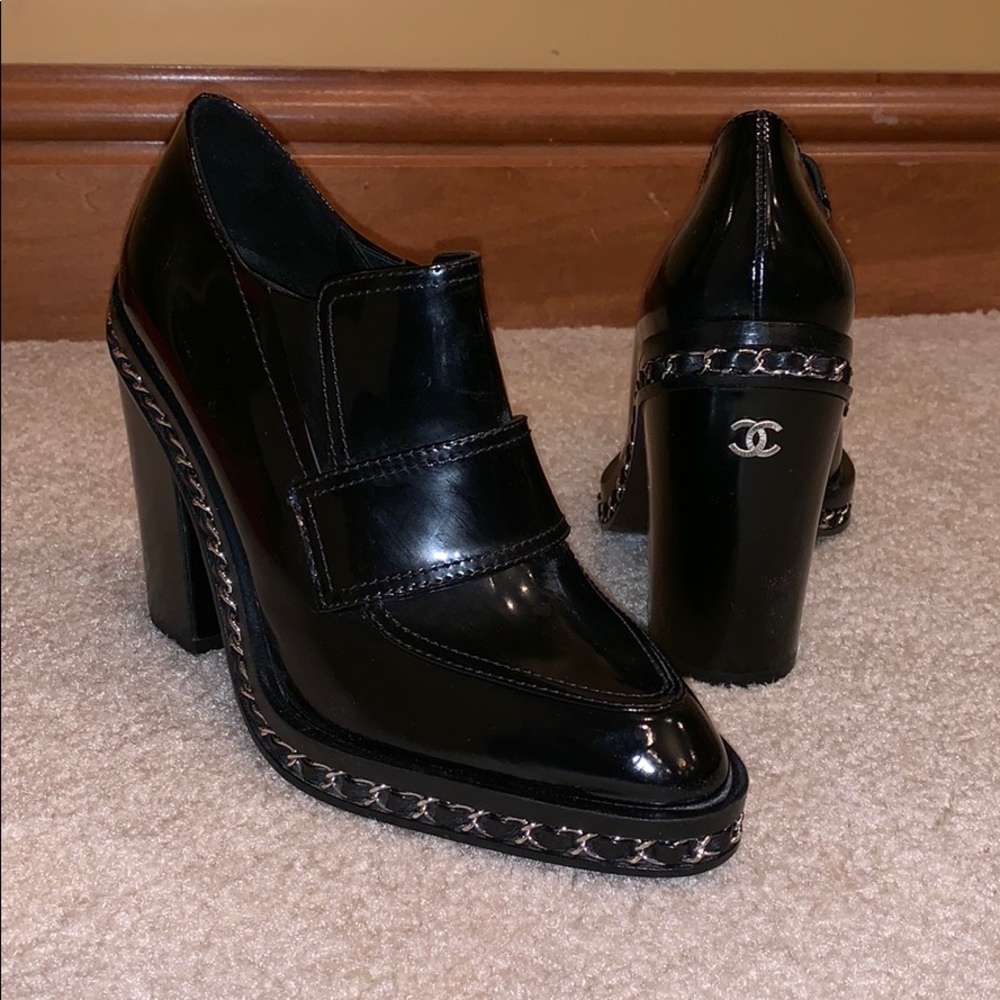 CHANEL HEELS NEVER WORN